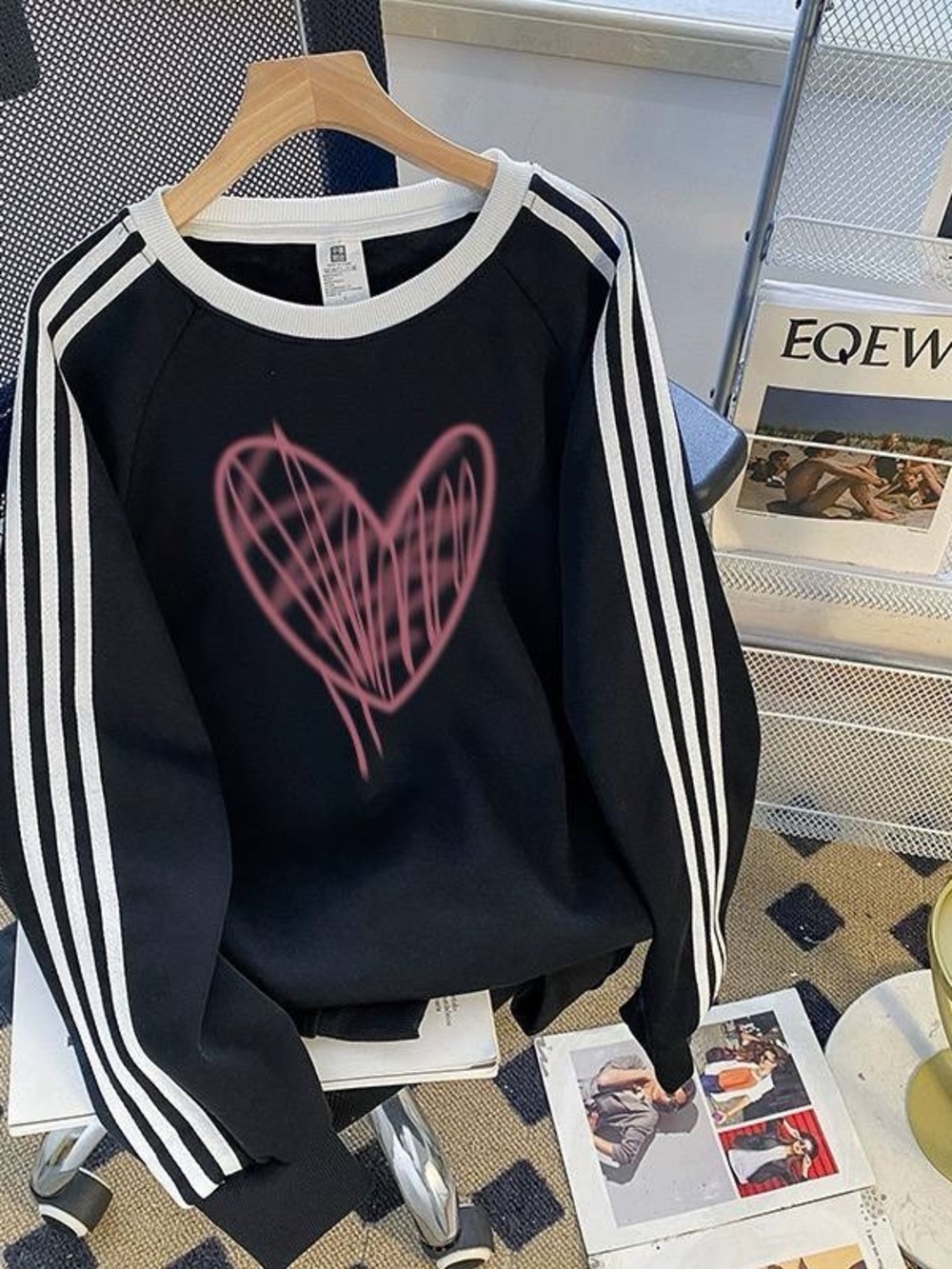 Black Women's Crewneck Sweatshirt with Pink Heart Graphic